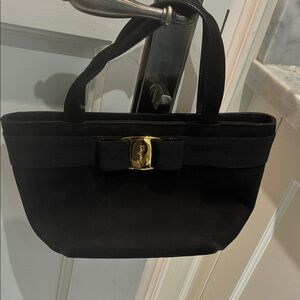 Salvatore Ferragamo Vara Black Shoulder Bag with Gold Buckle👝